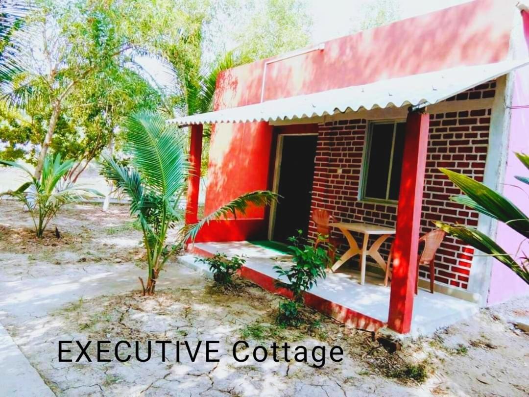 Estuarine Village Resort Sātabhāya Eksteriør bilde