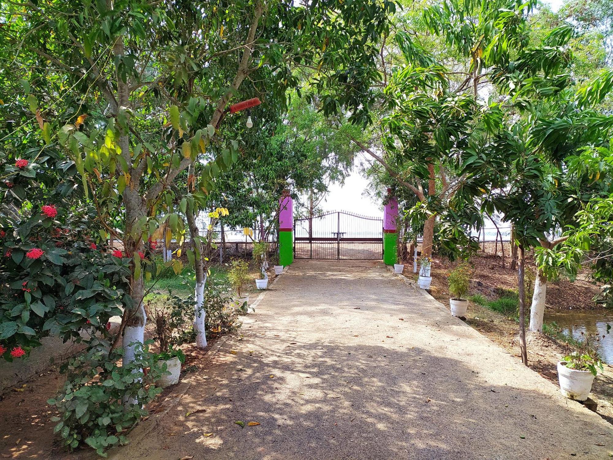 Estuarine Village Resort Sātabhāya Eksteriør bilde